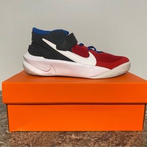 Nike Team Hustle D10 FlyEase Big Kids Sneaker - 7 Youth, Black/Red